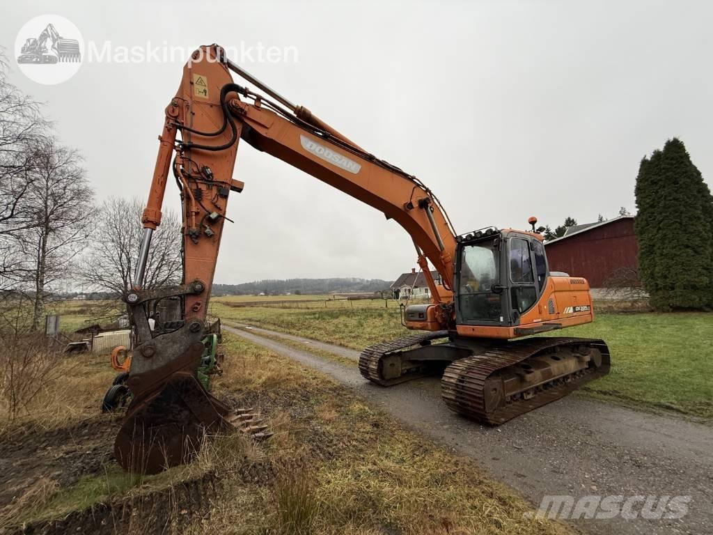 Doosan DX 225 LC Kāpurķēžu ekskavatori