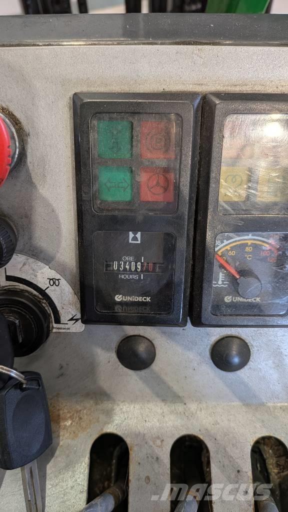 Combilift CB 3000 Četru virzienu krāvēji