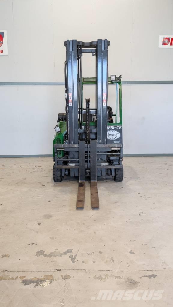 Combilift CB 3000 Četru virzienu krāvēji