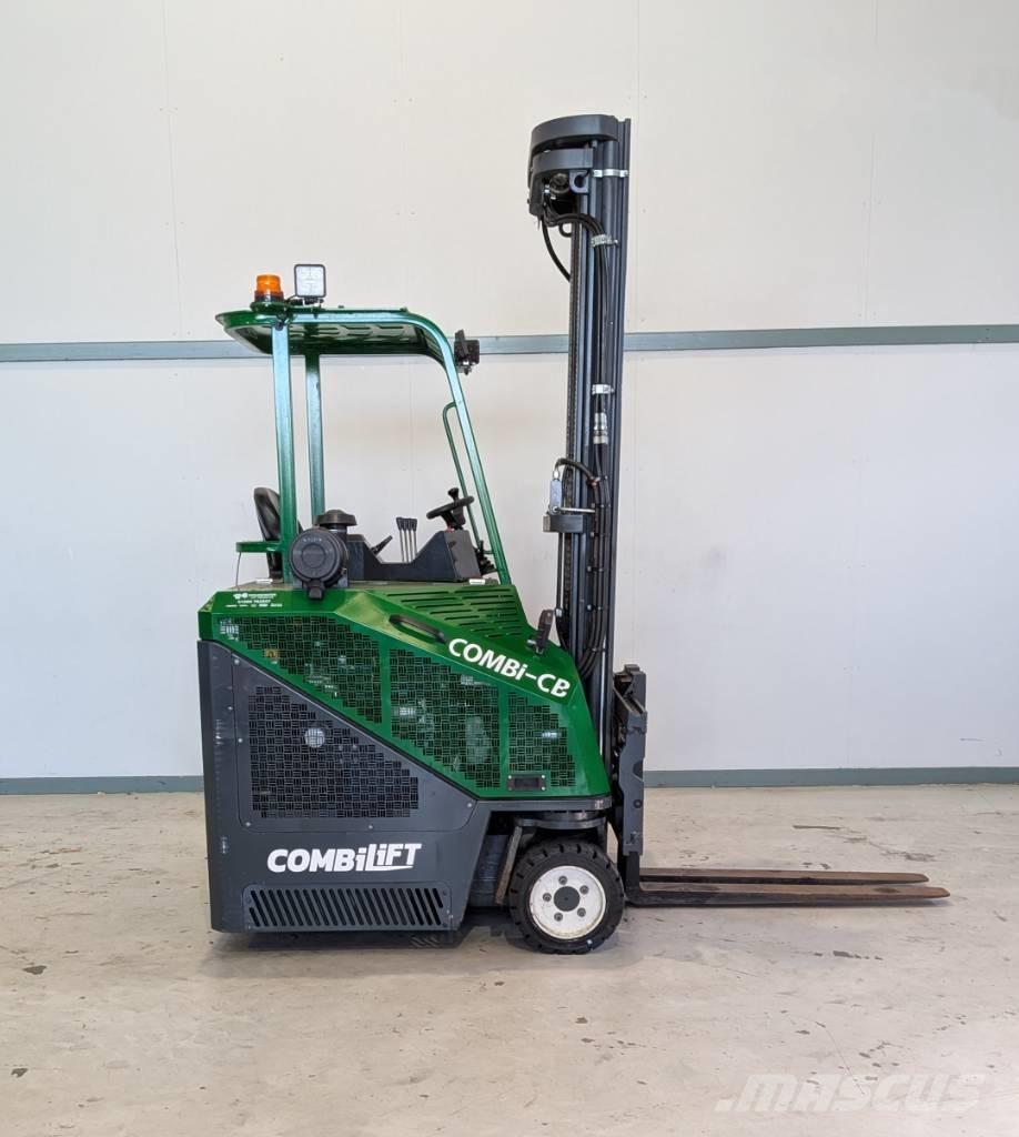 Combilift CB 3000 Četru virzienu krāvēji