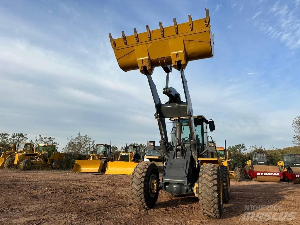 XCMG LW 500 F Iekrāvēji uz riteņiem