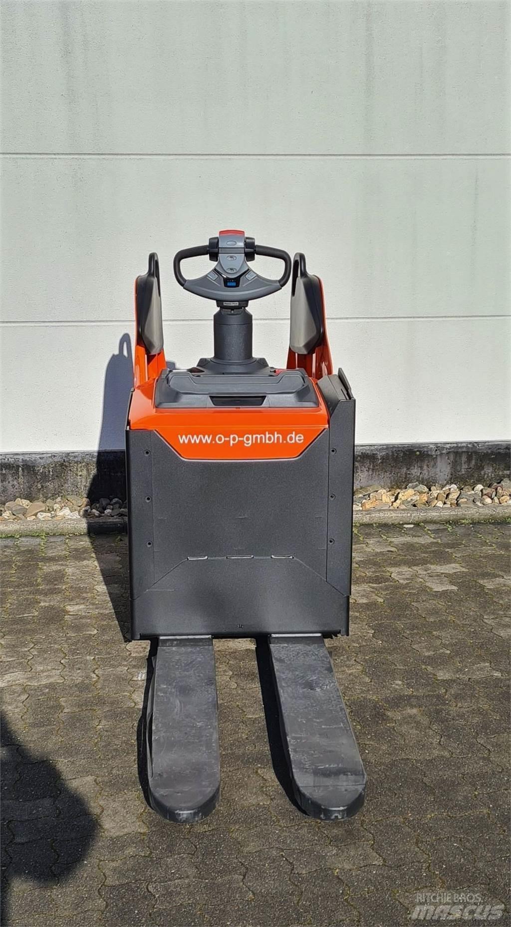 Toyota LPE 250 Zemie palešu pacēlāji
