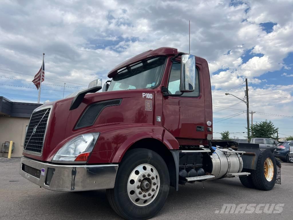 Volvo VNL 42 T300 Vilcēji