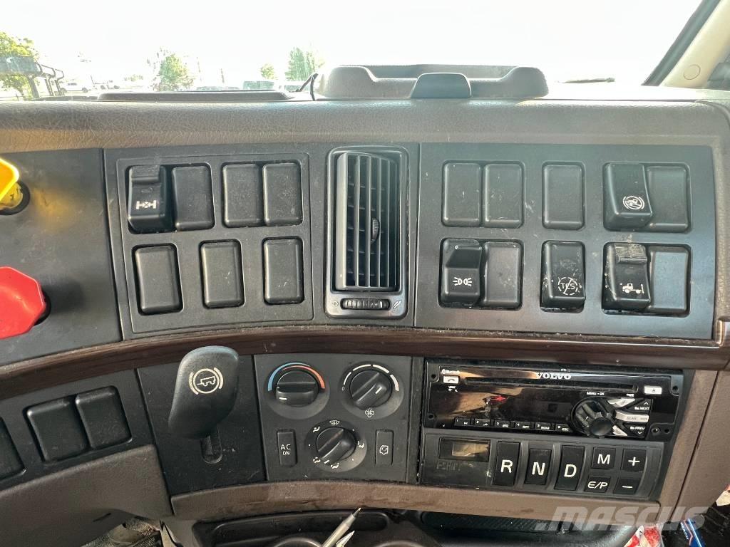 Volvo VNL 42 T300 Vilcēji