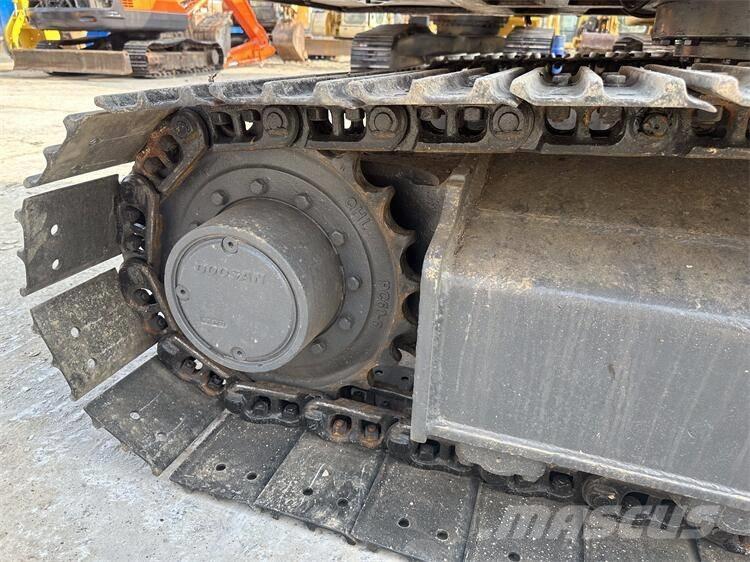 Doosan DX75 Kāpurķēžu ekskavatori