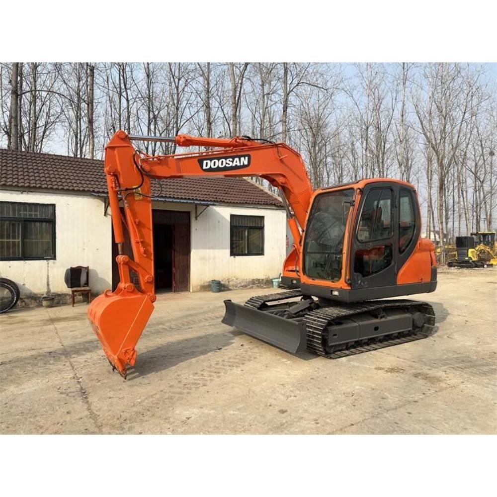 Doosan DX75 Kāpurķēžu ekskavatori