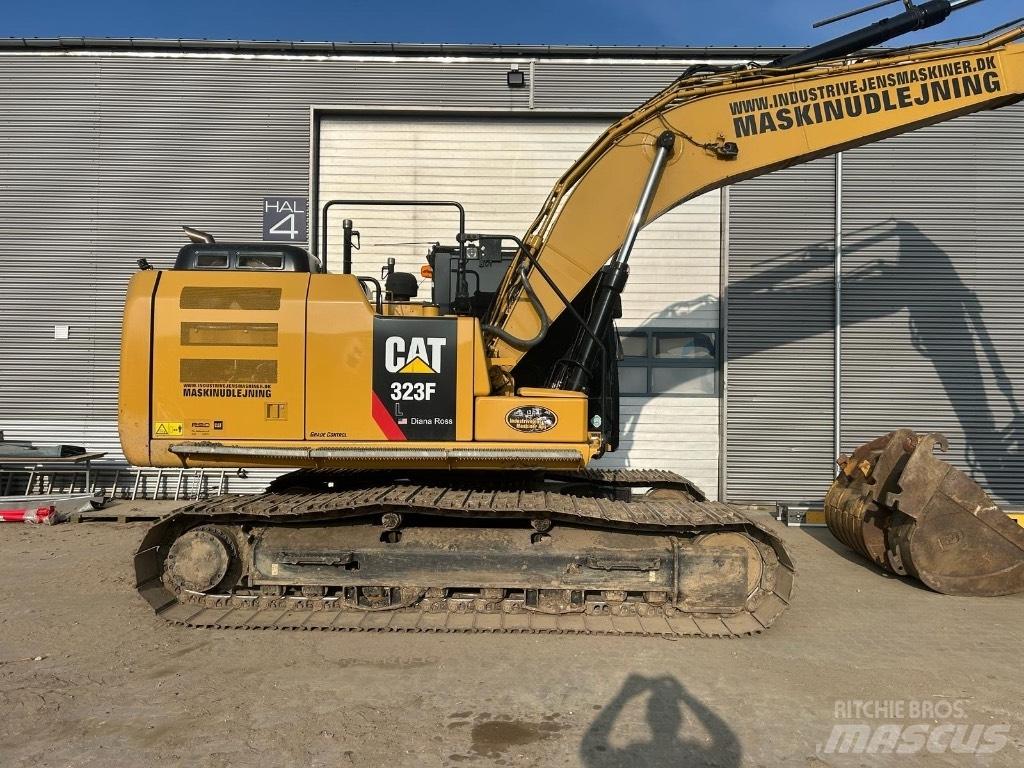 CAT 323 F L Kāpurķēžu ekskavatori