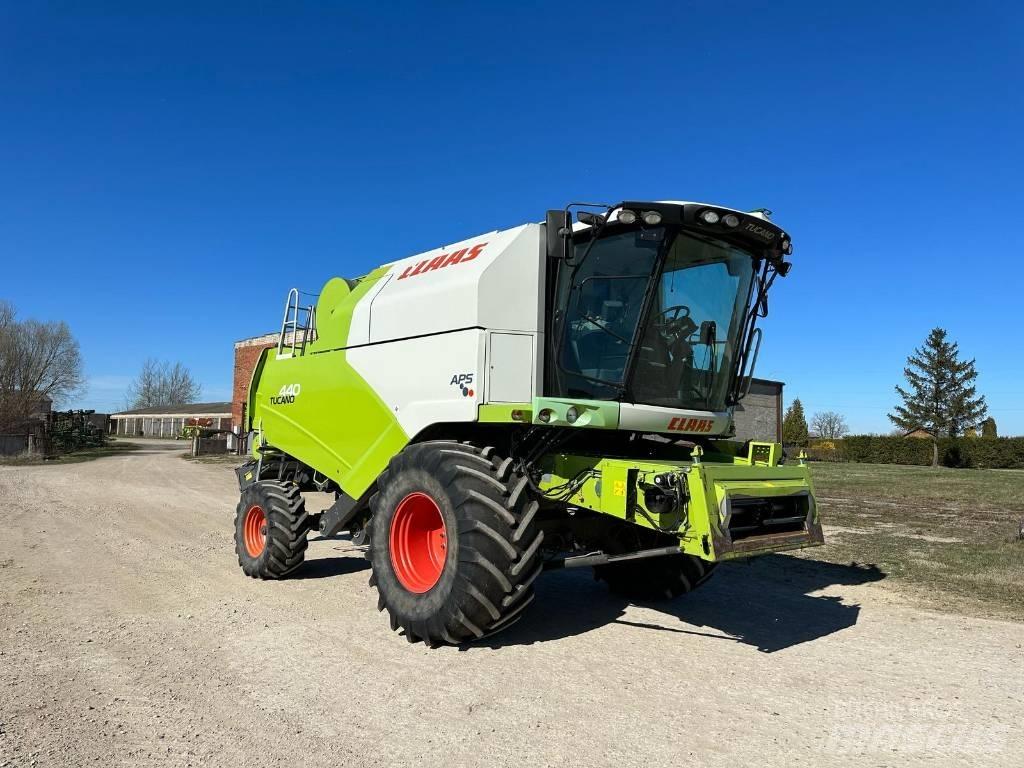 CLAAS Tucano 440 Ražas novākšanas kombaini