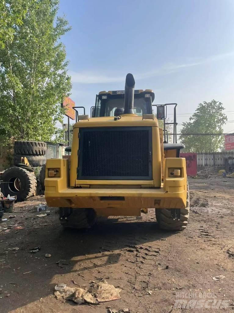 CAT 966 Ekskavatori uz riteņiem