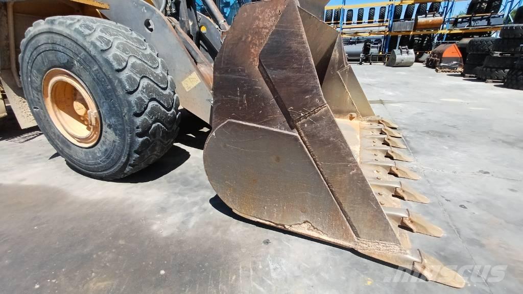 Volvo L 180 F Iekrāvēji uz riteņiem