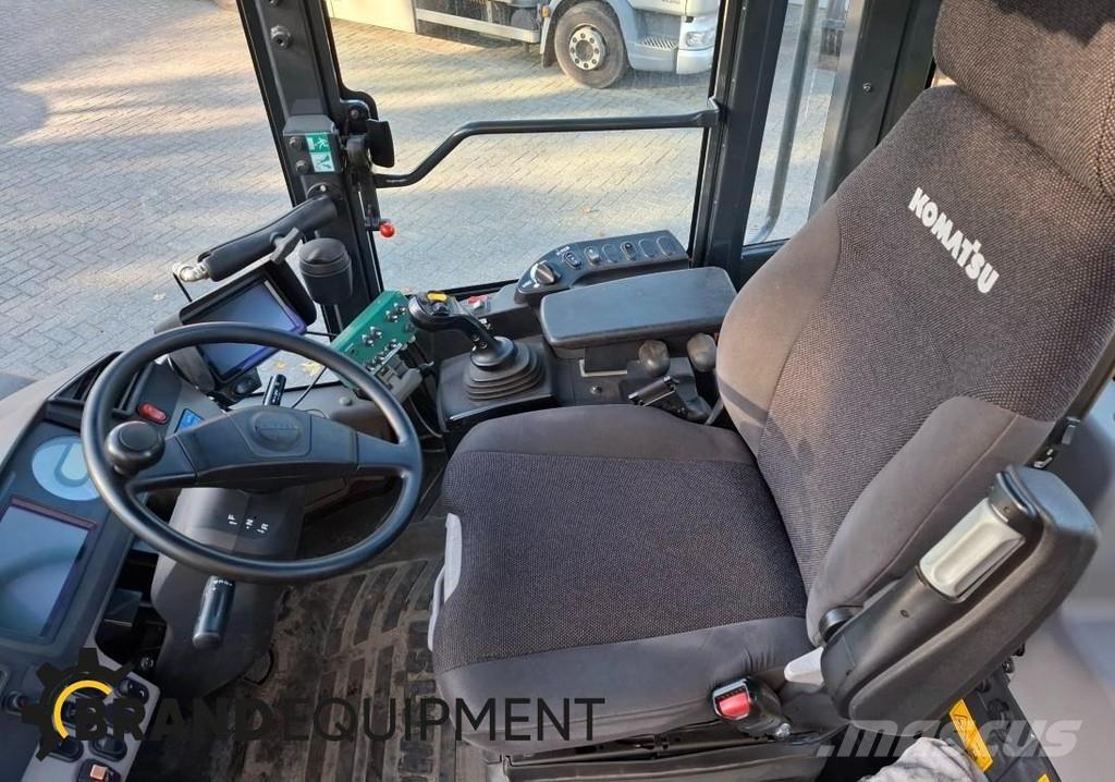 Komatsu WA270-7 Iekrāvēji uz riteņiem