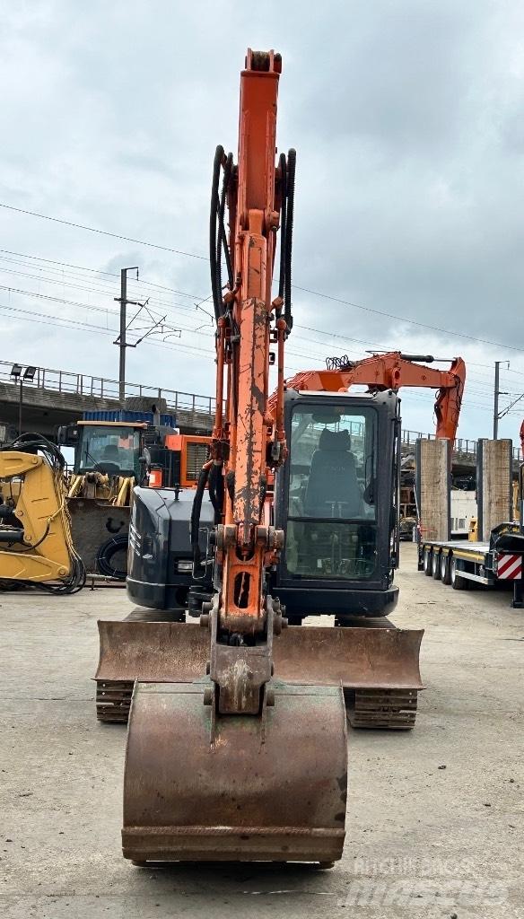 Hitachi Zaxis 85 USB Vidēja lieluma ekskavatori 7 t - 12 t