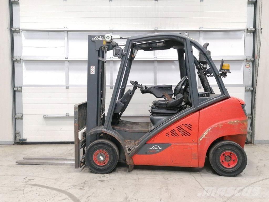 Linde H25D-02 Tehnika ar dīzeļa dzinēju