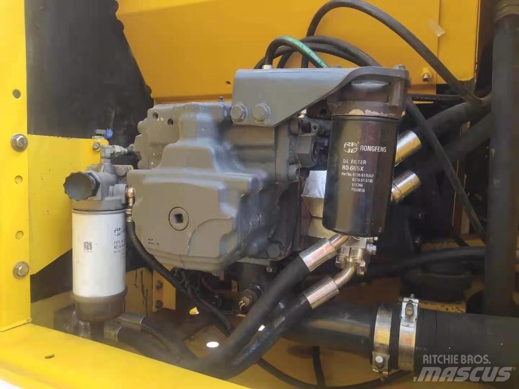 Komatsu 220-8 Kāpurķēžu ekskavatori