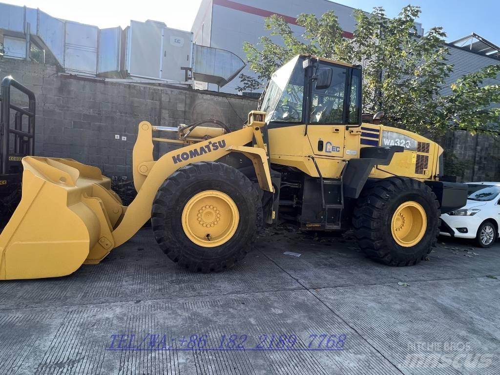 Komatsu WA320 Iekrāvēji uz riteņiem