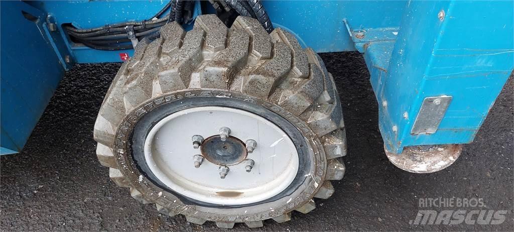  CX15, 4x4 Šķerveida pacēlāji