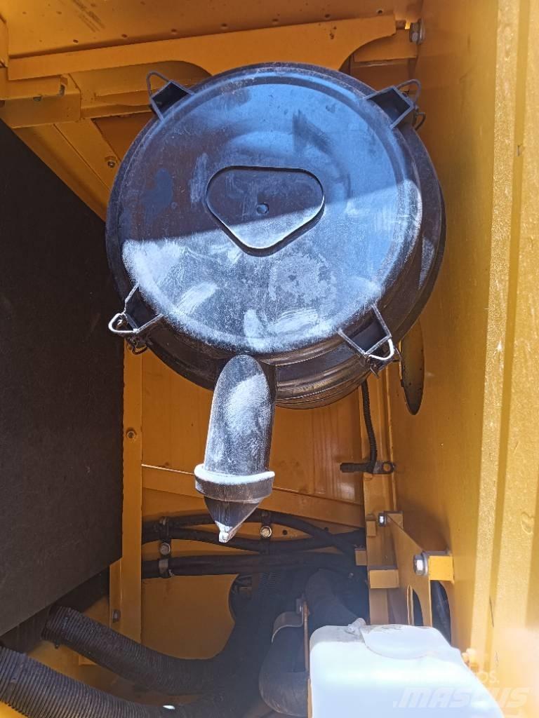 Komatsu PC 220 Kāpurķēžu ekskavatori