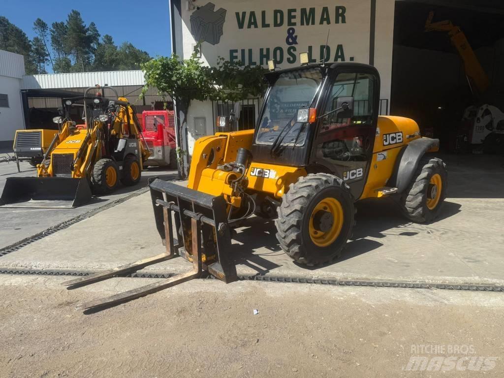 JCB 527-55 Lauksaimniecības pacēlāji