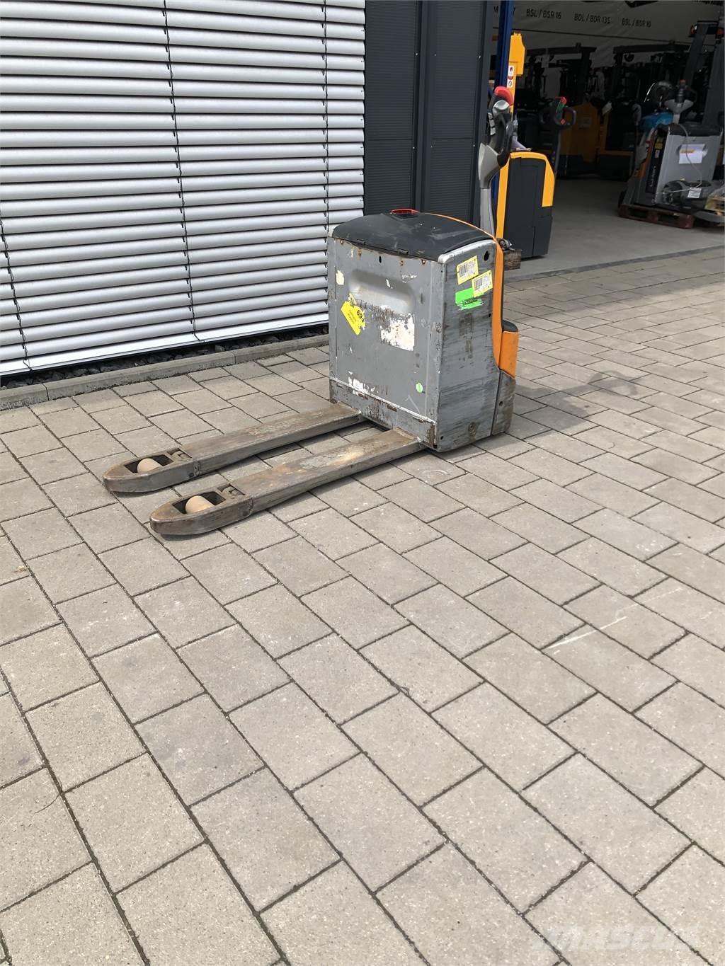 Still EXU16 Zemie palešu pacēlāji