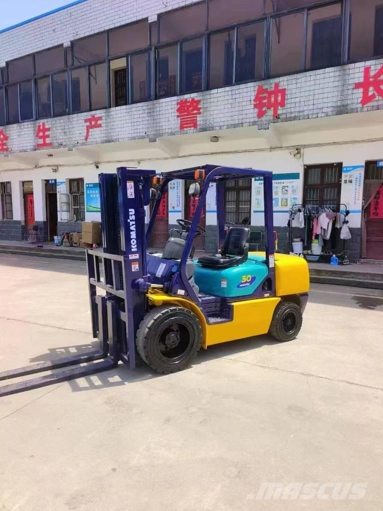 Komatsu FD 30 Tehnika ar dīzeļa dzinēju