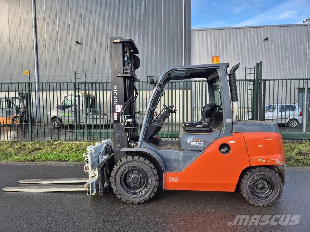 Toyota 40-8fd45n Tehnika ar dīzeļa dzinēju