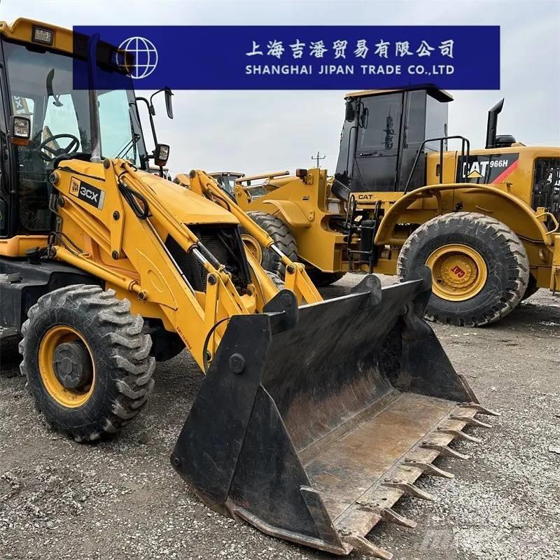 JCB 3 CX Iekrāvēji uz riteņiem