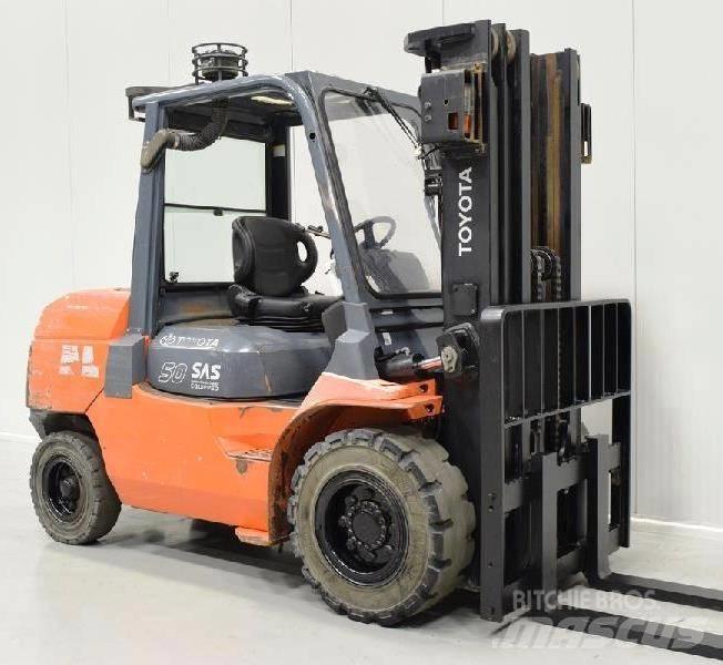 Toyota 7 FD 45 Tehnika ar dīzeļa dzinēju