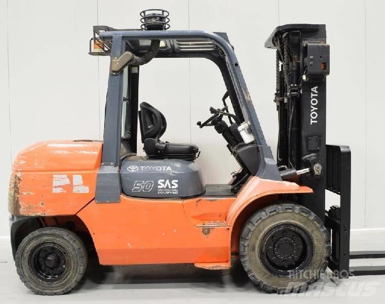 Toyota 7 FD 45 Tehnika ar dīzeļa dzinēju