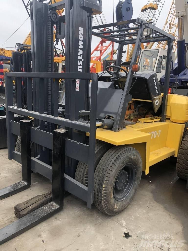 Komatsu 7 Ton Tehnika ar dīzeļa dzinēju