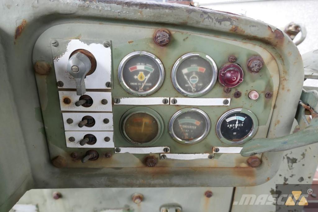 CAT D7F Ex-army Kāpurķēžu buldozeri