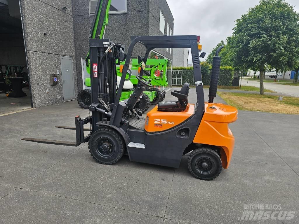 Doosan D 25 G Tehnika ar dīzeļa dzinēju