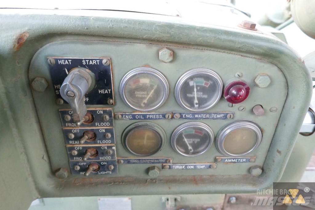 CAT D7F Ex-army Kāpurķēžu buldozeri
