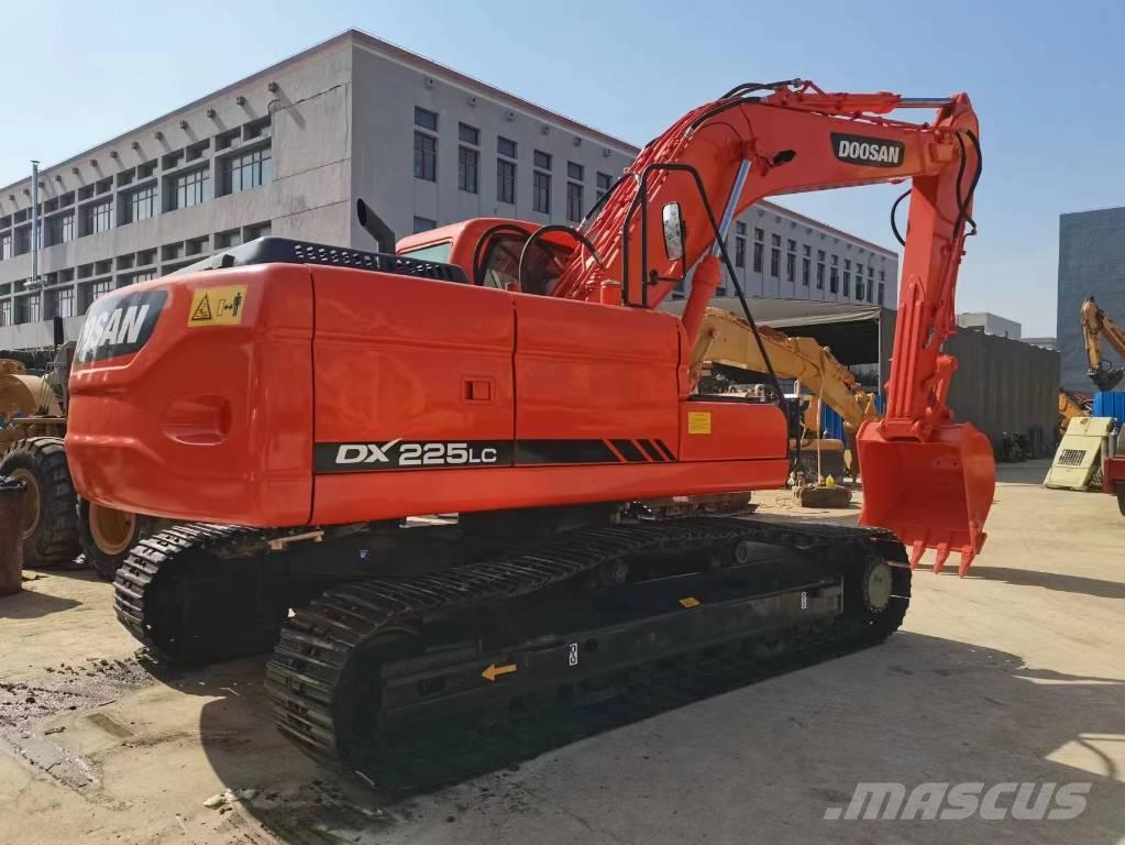 Doosan DX 225 Kāpurķēžu ekskavatori