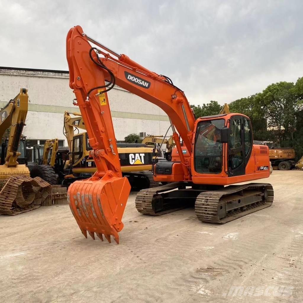 Doosan DX 140 LC Kāpurķēžu ekskavatori