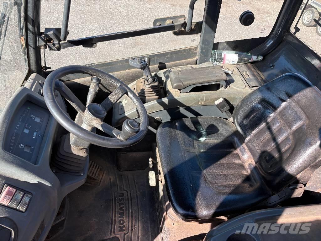 Komatsu WA 90 Iekrāvēji uz riteņiem