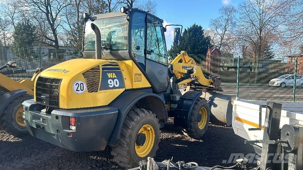 Komatsu WA 90 Iekrāvēji uz riteņiem