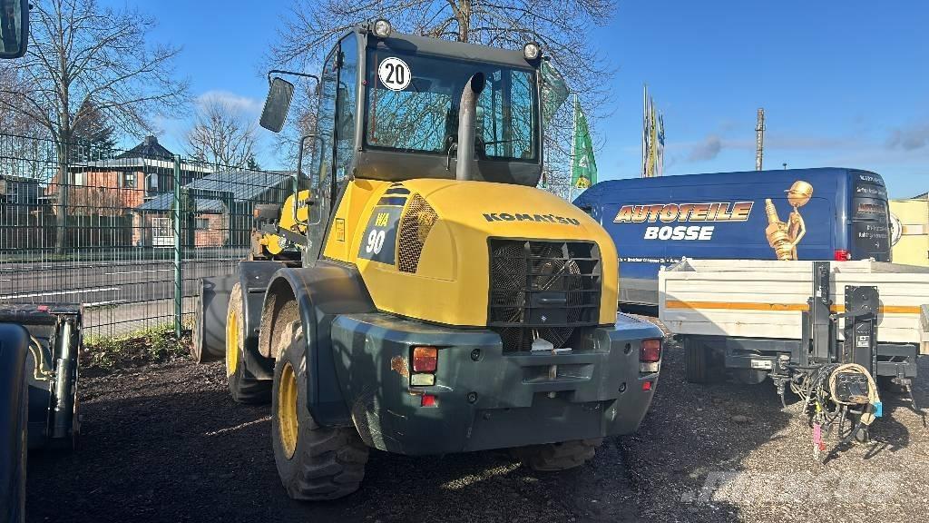 Komatsu WA 90 Iekrāvēji uz riteņiem