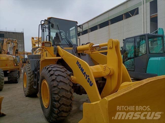 Komatsu WA 320 Iekrāvēji uz riteņiem