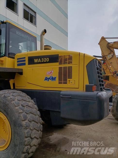Komatsu WA 320 Iekrāvēji uz riteņiem