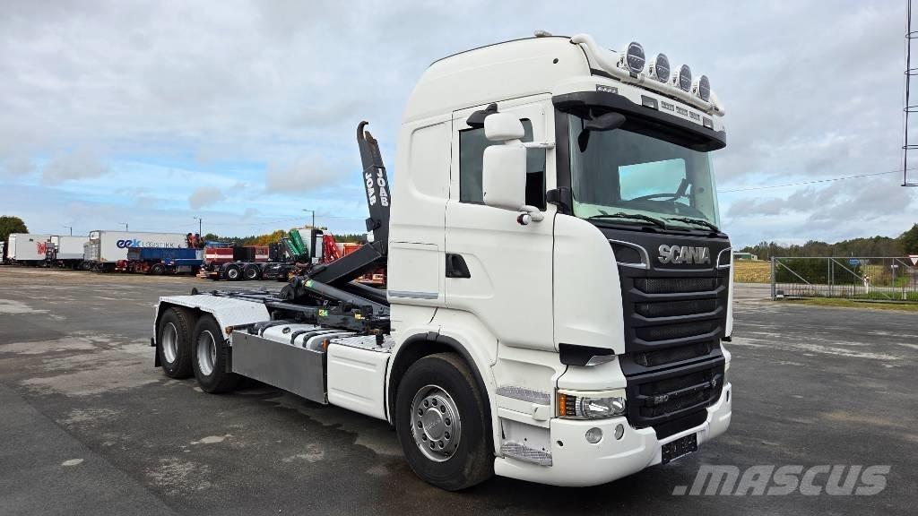 Scania R520 6X4 Treileri ar āķi