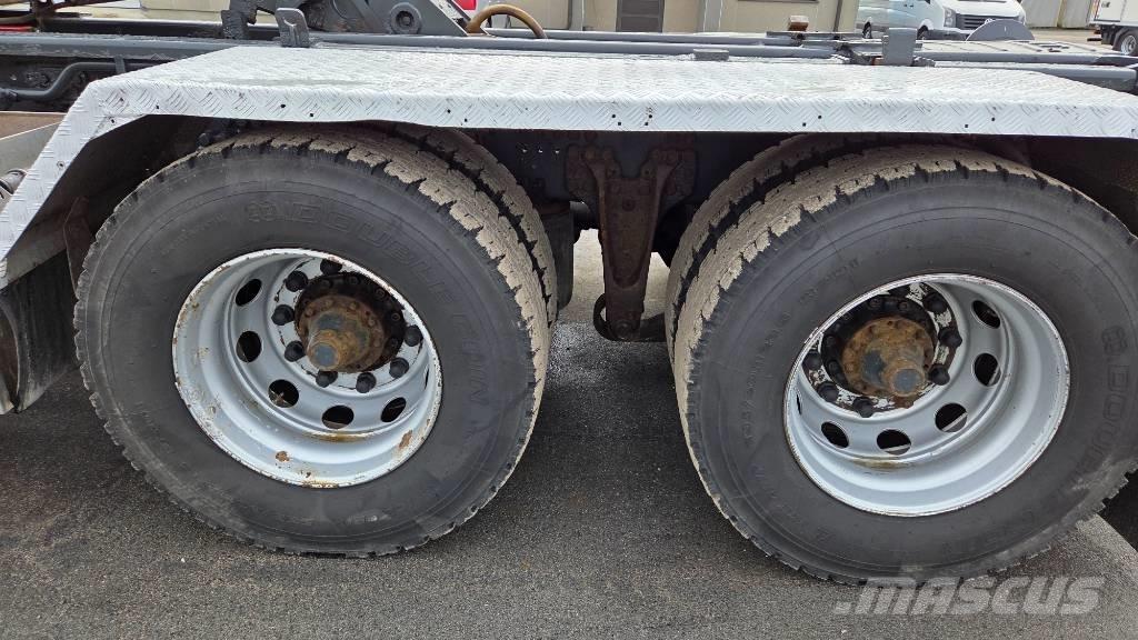 Scania R520 6X4 Treileri ar āķi