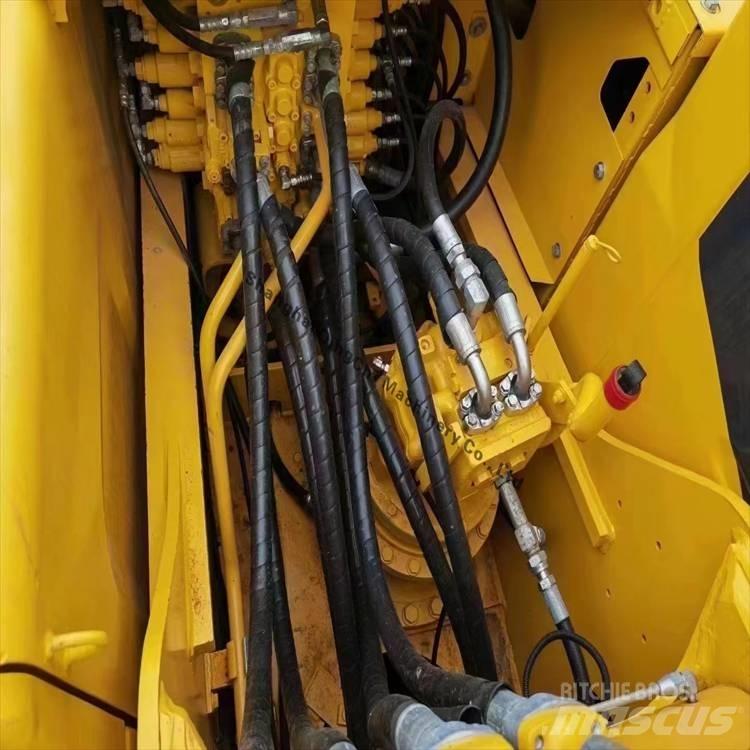 Komatsu 200-8 Kāpurķēžu ekskavatori