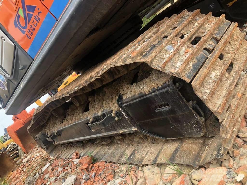 Hitachi ZX 210 Kāpurķēžu ekskavatori