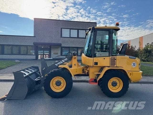 Volvo L 30 G Iekrāvēji uz riteņiem