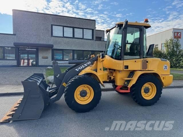 Volvo L 30 G Iekrāvēji uz riteņiem