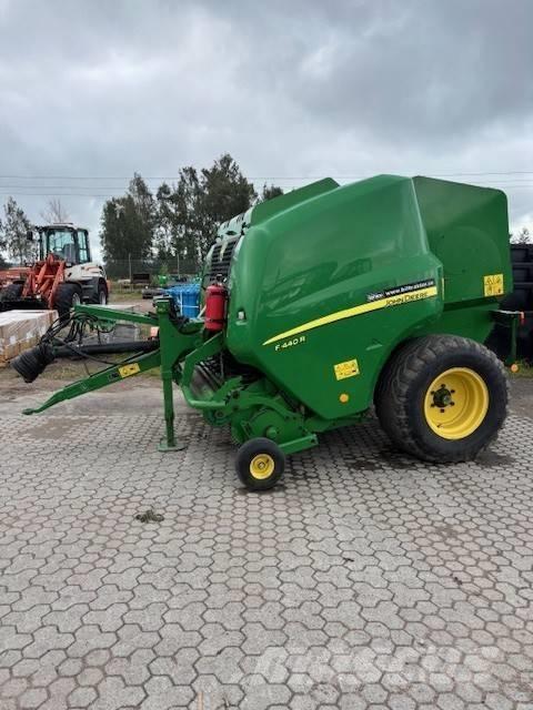 John Deere F 440 R Rituļu preses