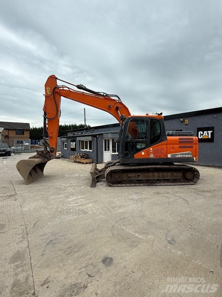 Doosan DX 140 LC Kāpurķēžu ekskavatori