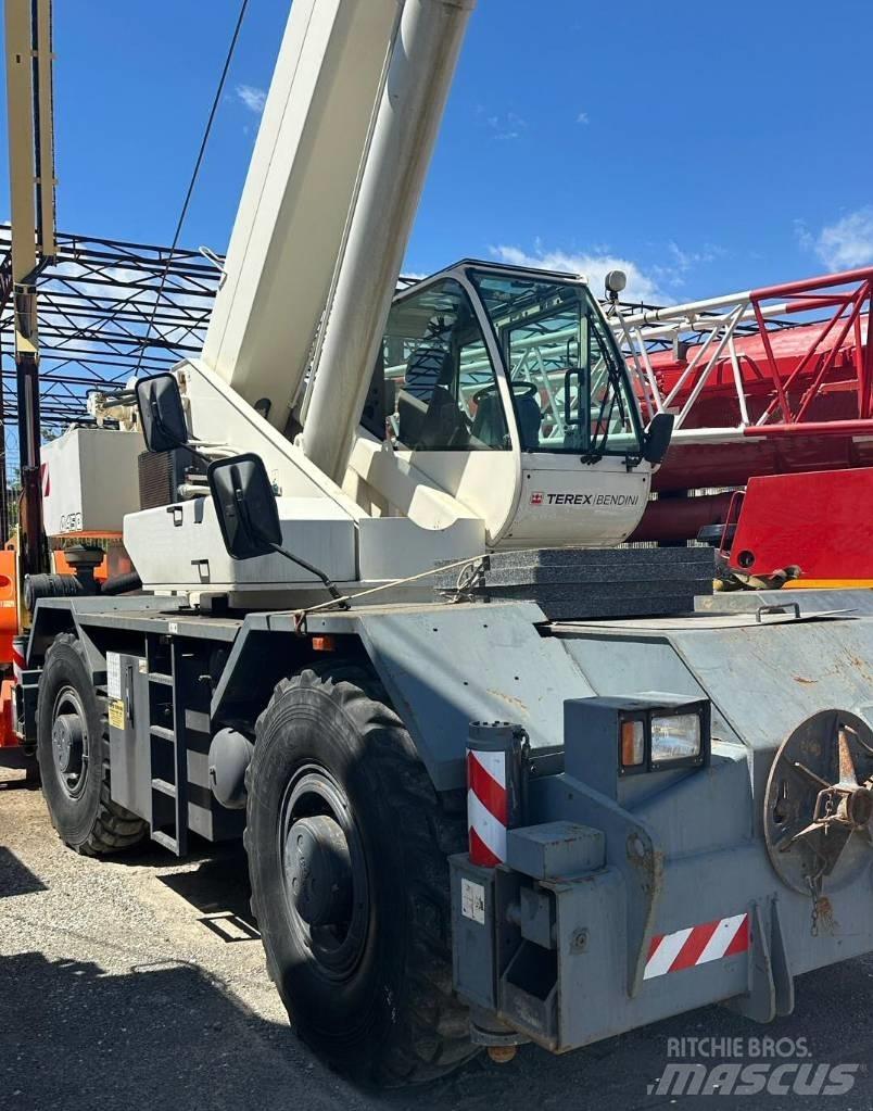 Terex A450 Celtņi nelīdzenām virsmām