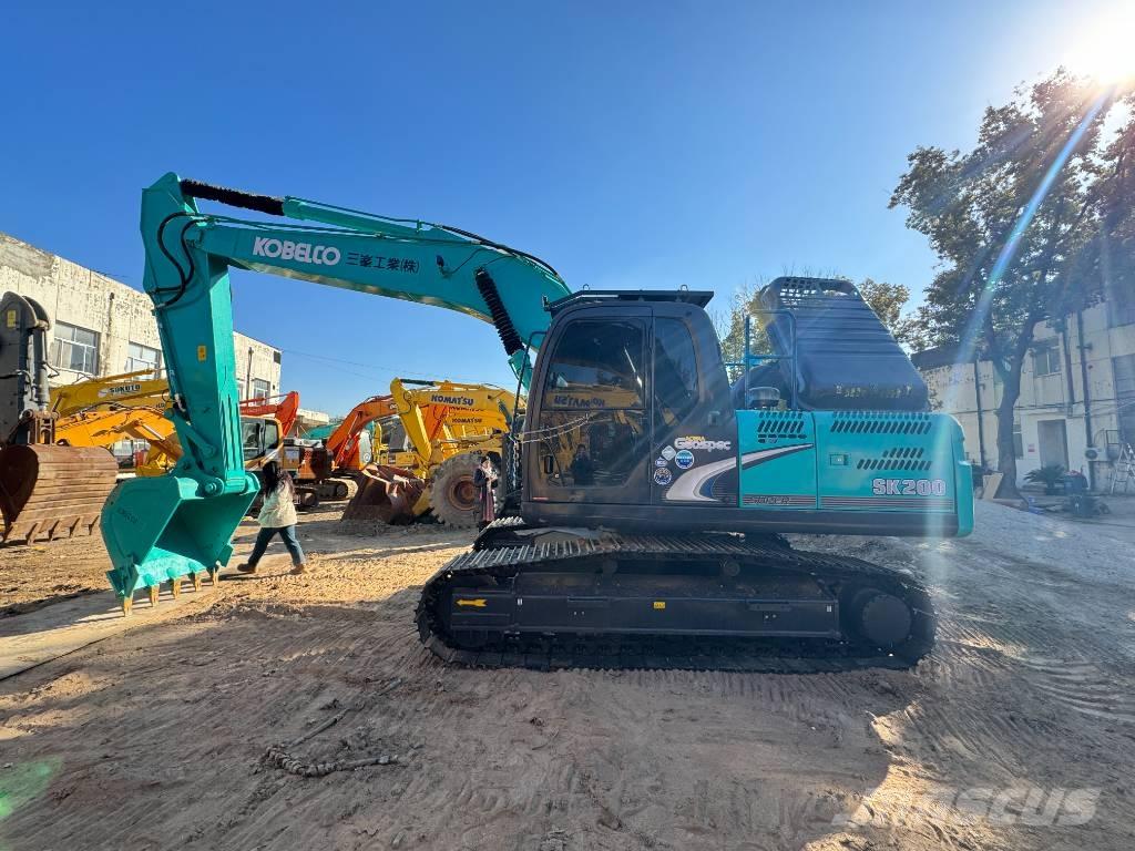 Kobelco SK 200 Kāpurķēžu ekskavatori