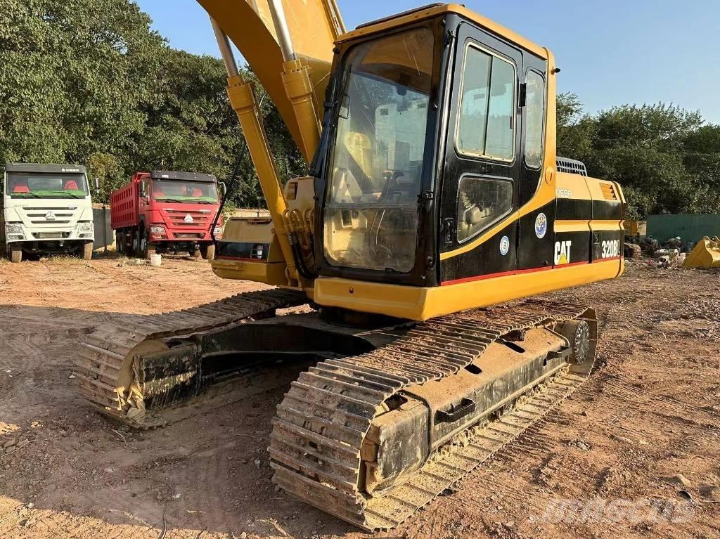 CAT 320 B Kāpurķēžu ekskavatori
